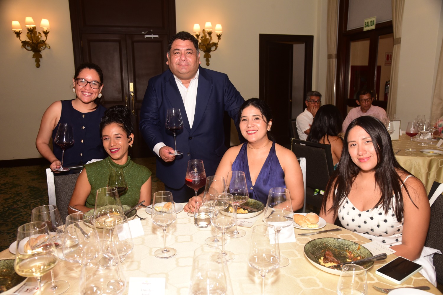 MARIDAJE DE ALTO NIVEL: DOÑA PAULA PROTAGONIZÓ UNA NOCHE GASTRONÓMICA EN EL COUNTRY CLUB DE SAN ISIDRO