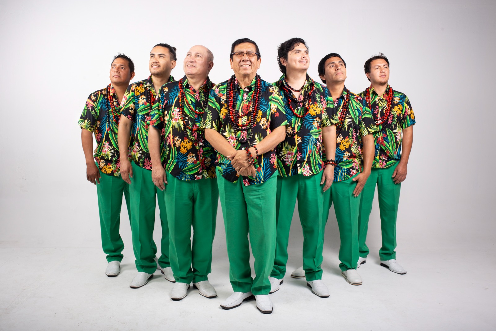 Los Mirlos llevan su música al mundo con The World Meets Los Mirlos, un álbum colaborativo con grandes artistas internacionales