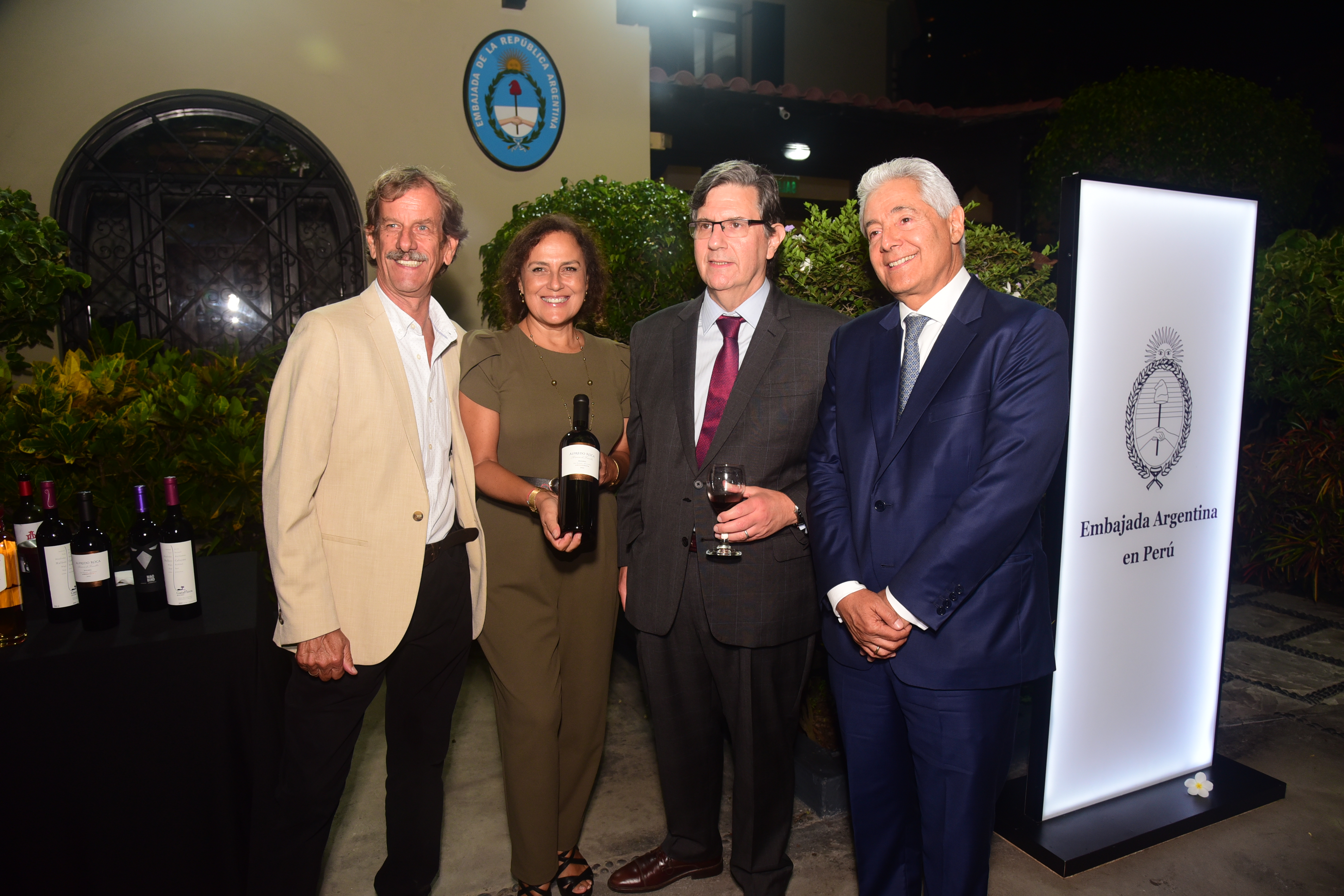 CELEBRACIÓN DEL DÍA MUNDIAL DEL MALBEC REUNIÓ A AMANTES DEL VINO EN LA EMBAJADA ARGENTINA