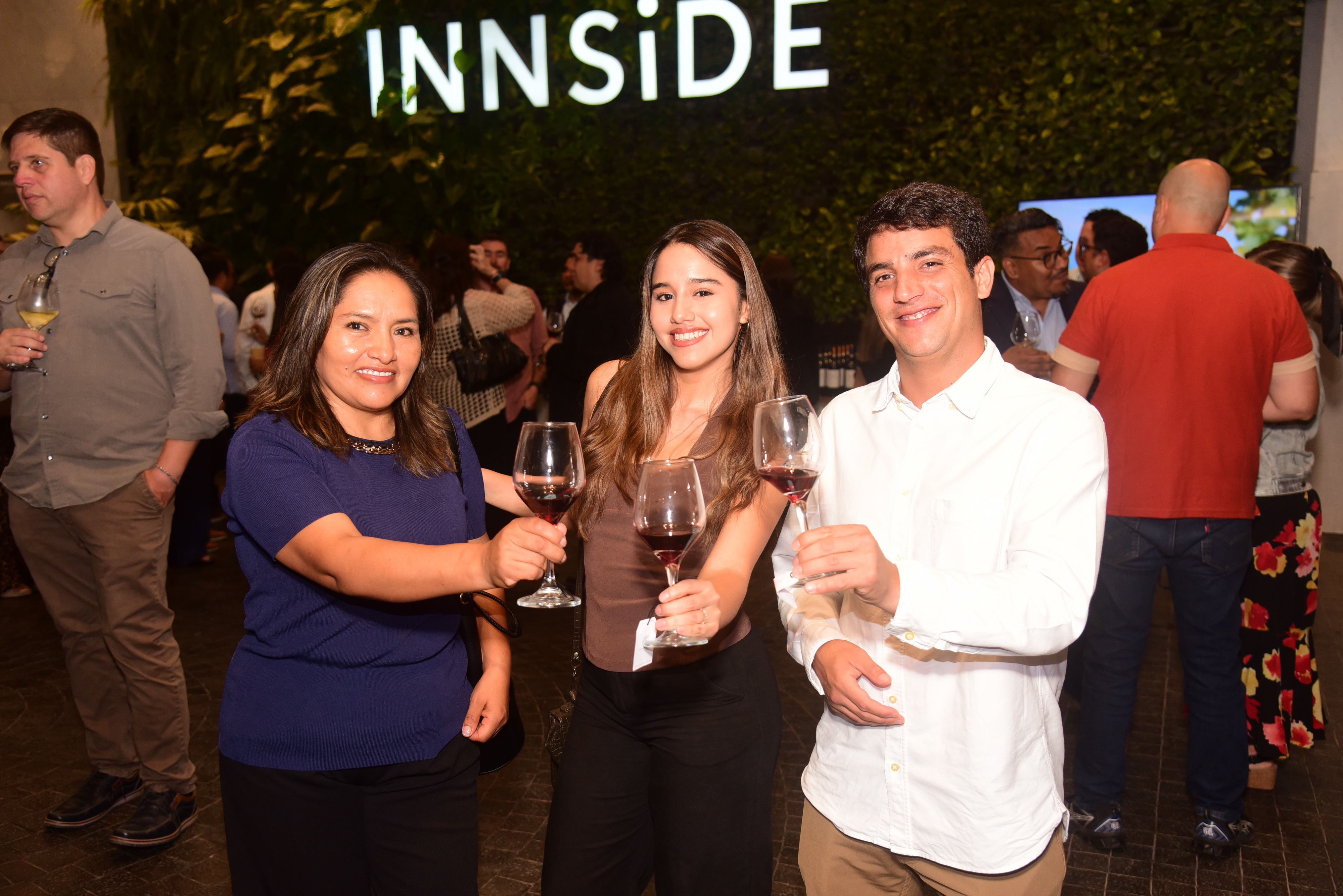 CATA EXCLUSIVA DE COUSIÑO MACUL REUNIÓ A WINE LOVERS Y EMPRESARIOS EN MIRAFLORES