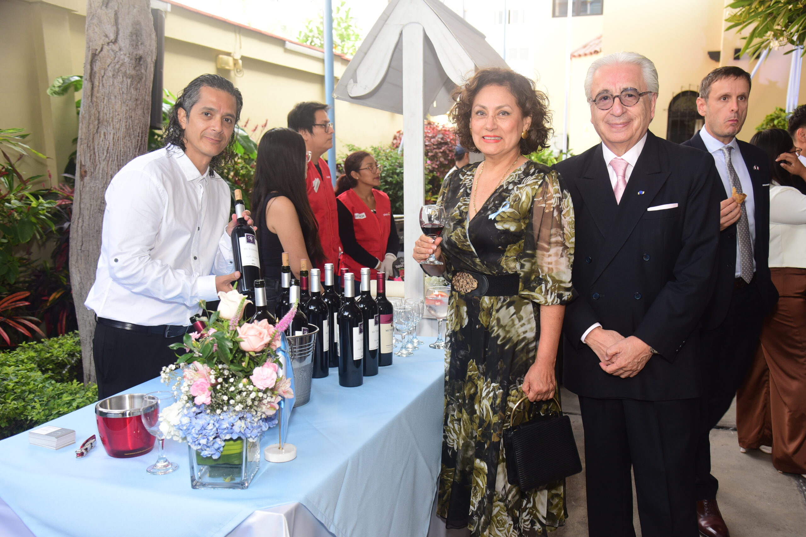 CELEBRAN EL 216 ANIVERSARIO DE LA REVOLUCIÓN DE MAYO EN LA RESIDENCIA DE LA REPÚBLICA ARGENTINA EN LIMA