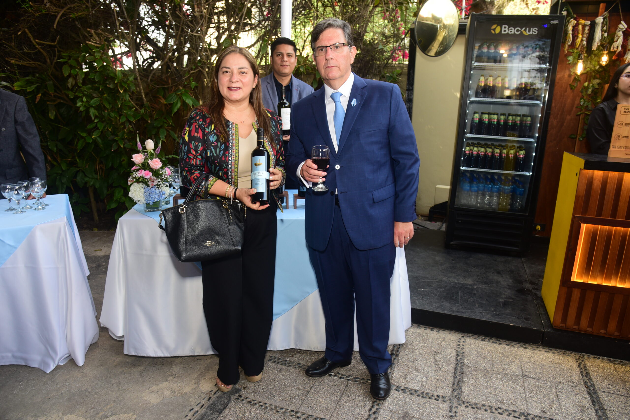 PERUFARMA PRESENTÓ DESTACADAS ETIQUETAS DE VINO ARGENTINO DURANTE LA CELEBRACIÓN DEL 216 ANIVERSARIO DE LA REVOLUCIÓN DE MAYO