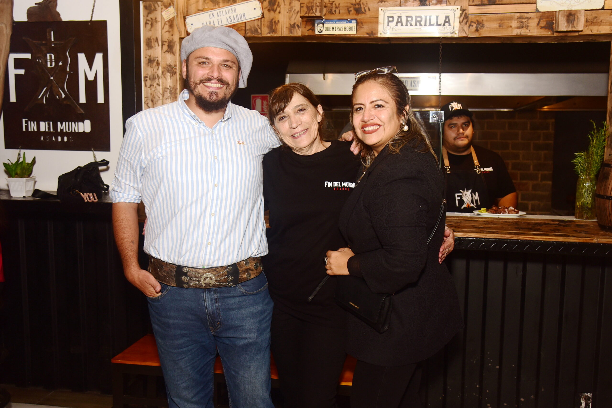 FIN DEL MUNDO ASADOS CELEBRÓ SU PRIMER ANIVERSARIO CON UNA NOCHE DE SABORES, AMISTAD Y HERMANDAD PERUANO-ARGENTINA